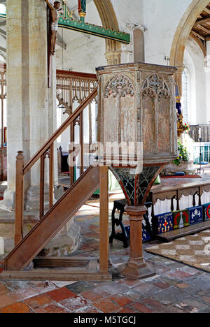 Ein Blick auf das 15. Jahrhundert wineglass Kanzel in der Kirche Unserer Lieben Frau der Hl. Maria in South Creake, Norfolk, England, Vereinigtes Königreich, Europa. Stockfoto