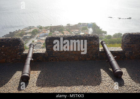 Zinne und Kanons von Fort de São Filipe, Cidade Velha, Insel Santiago, Kap Verde Stockfoto