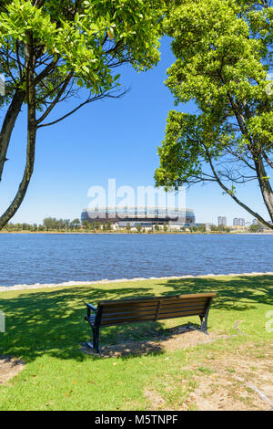 Die neuen Perth Optus Stadium am Burswood Halbinsel mit Blick auf den Swan River, Perth, Western Australia Stockfoto