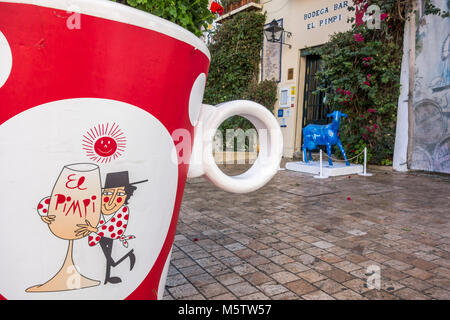 Äußere Restaurant Bodega El Pimpi, historische Zentrum von Malaga, Spanien. Stockfoto