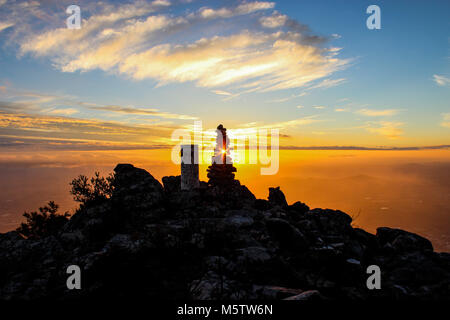 Sonnenuntergang von Stellenbosch Mountain Summit, Hottentots Holland Gebirge Einzugsgebiet Stockfoto