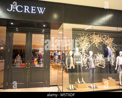 ALBERTA, Kanada - 20 SEPTEMBER 2014: J. Crew in Alberta, Kanada. Es ist eine amerikanische Firma gegründet 1983. Stockfoto