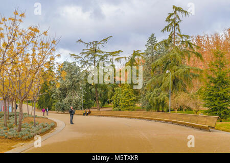 MADRID, SPANIEN, Dezember - 2017 - Städtische Tag winter Szene in Arganzuela Distrikt Park, Madrid, Spanien Stockfoto