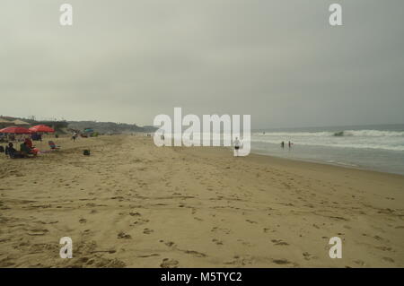 Paradiesische Malibu Strände an einem bewölkten Tag. Sport Natur Landschaft. Juli 4, 2017. Malibu Kalifornien USA EEUU. Stockfoto