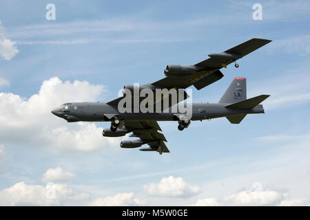 Boeing B-52 H Stratofortress der 2 BW, 96 BS, United States Air Force Global Strike Befehl in Barksdale AFB, gesehen Landung an RAF Fairford basierend Stockfoto