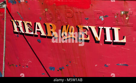 "Hören kein Übel' ein fischtrawler am Dock in New Bedford, Massachusetts, USA Stockfoto