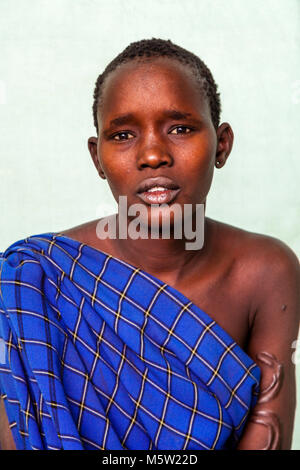 Das Porträt einer jungen Frau aus der Bodi Bodi Stamm, Dorf, Omo Valley, Äthiopien Stockfoto