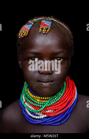 Ein Portrait eines Mädchen aus dem Stamm Nyangatom, untere Omo Valley, Äthiopien Stockfoto