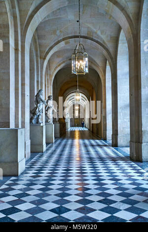 VERSAILLES, Frankreich - 14. FEBRUAR 2018: Interieur und Details der Royal Apartments von Versailles. Schloss Versailles ist in der UNESCO-Welterbe Sitzen Stockfoto