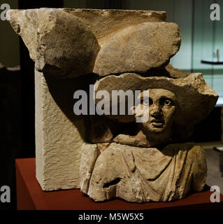 Fragment einer matrone Relief (Kopf und Oberkörper). Mitte des 2. Jahrhunderts. Kalkstein. Römisch-germanisches Museum. Köln. Deutschland. Stockfoto