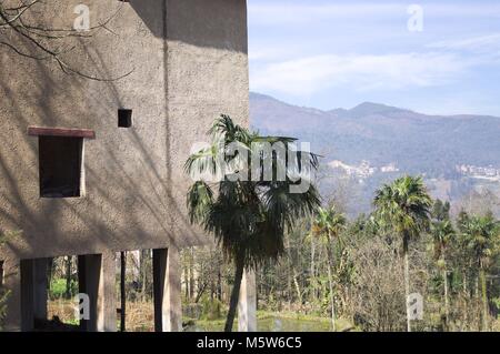 Gebäude in Duo Yi Shu Dorf in der Nähe von Palmen (Yuanyang, Yunnan, China) Stockfoto