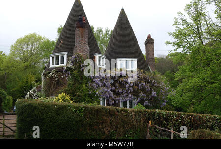 Oast Häuser für hop Bierbrauen in Guestling, East Sussex, Großbritannien Stockfoto