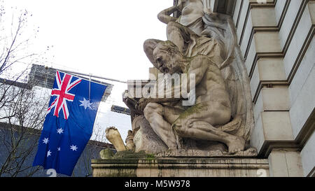 Australische Flaggen hängt außerhalb der Australien Haus (Australian High Commission) in Aldwych, London auf Australien Tag. Der Australien Tag wird jährlich am 26. Januar gefeiert, wie es der Jahrestag der 1788 Ankunft der Ersten Flotte der britischen Schiffe in Port Jackson, New South Wales und die Hebung der Flagge von Großbritannien an der Sydney Cove von Gouverneur Arthur Phillip. Australien Haus Marken fast 100 Jahre in London als es gebaut während des Ersten Weltkrieges Mit: Anzeigen Wo: London, Vereinigtes Königreich, wenn: 26 Jan 2018 Credit: WENN.com Stockfoto