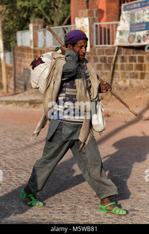 Äthiopien, LALIBELA - ca. Januar 2018 - - unbekannter Mann Feier genna Stockfoto