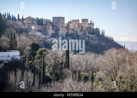 Blick auf La Alhambra Denkmal von Sacromonte, traditionellen Viertel. Granada, Spanien. Stockfoto