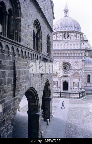 Teil der Fassade von der Basilica Santa Maria Maggiore, Cappella Coleoni, Piazza Duomo, Bergamo Alta Citta, Italien Stockfoto