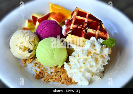 Stellen Sie Eiscreme mix Früchte haben drei Arten von Obst Eis Stil Stockfoto