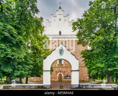 Eingang zur Kirche der Himmelfahrt, Heilig Kreuz und der Apostel Bartholomäus, der Polnischen Römisch-katholischen Kirche, 15. Jahrhundert, Drohobych, Oblast Lwiw, Ukraine Stockfoto
