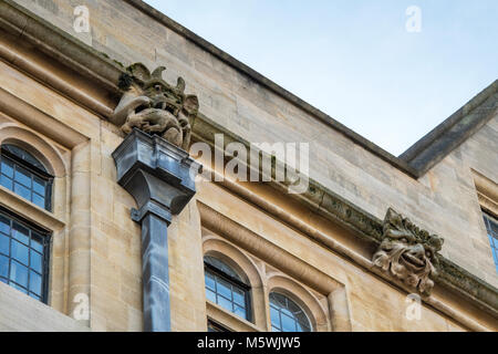 Wasserspeier aus Stein/grotesken auf ein Oxford Universität. Oxford, Oxfordshire, England Stockfoto