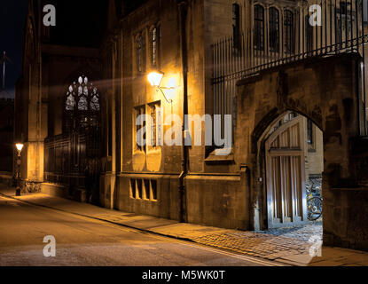 Corpus Christi College in Merton Straße bei Nacht. Oxford, Oxfordshire, England Stockfoto