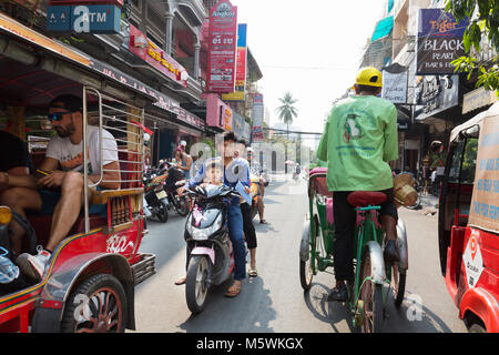 Street Scene und Straße Verkehr, Phnom Penh, Kambodscha Asien Stockfoto