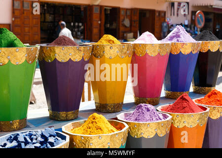 Auswahl der Gewürze auf einem traditionellen marokkanischen Markt (Souk) in Marrakesch, Marokko Stockfoto