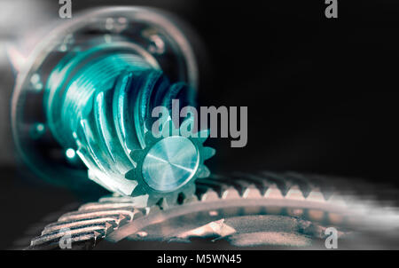 Abstrakte Detail aus Stahl Getriebe in Bewegung. Künstlerischer Hintergrund mit drehenden Zahnräder. Idee, Qualität, Teamwork, Technik und Industrie. Stockfoto