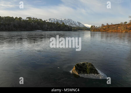 Schottischer winter Szenen im Glen Affric, Scottish Highlands, Schottland, Großbritannien. Stockfoto