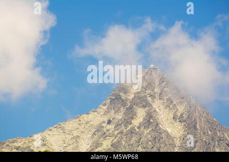 Lomnitzer Spitze mit Sternwarte in der Hohen Tatra in der Slowakei Stockfoto