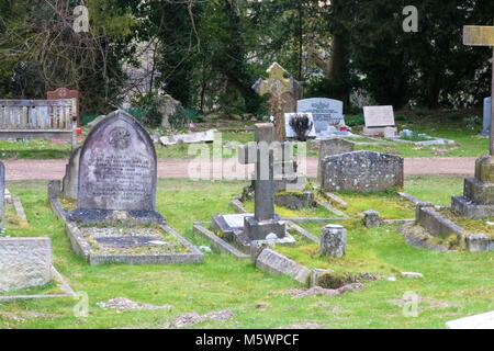 Grabstein auf dem Friedhof von St. Laurentius Kirche, West Wycombe, Großbritannien Stockfoto