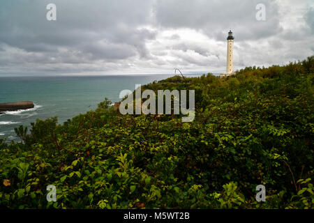 Der Leuchtturm am Pointe Saint Martin mit Blick auf den Atlantischen baskische Küste Stockfoto