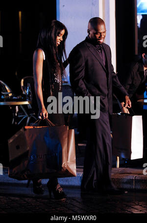 (L - R) Kelly Rowland und Curtis '50 Cent' Jackson schießen seiner Musik Video "Baby von Mir' von Chris Robinson am 17. Oktober 2009 in Los Angeles geleitet. Stockfoto