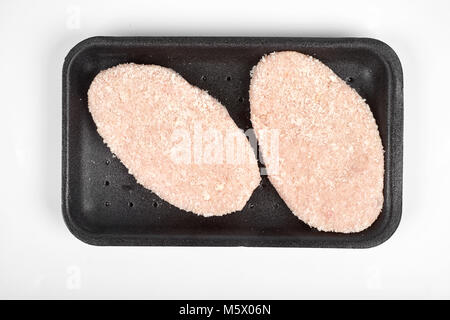 Rohes Hähnchen schnitzel im Paket. Auf einem weißen Hintergrund. Stockfoto
