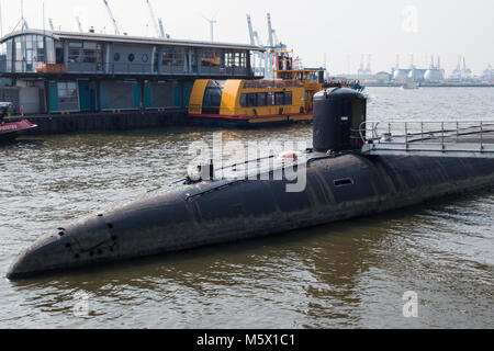 Das russische U-Boot U-434 Museum außerhalb von St. Pauli Fischmarkt Hamburg Deutschland Stockfoto