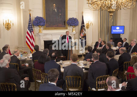 Washington, District of Columbia, USA. 26 Feb, 2018. Präsidenten der Vereinigten Staaten Donald J. Trumpf hosts Die 2018 White House Business Sitzung mit Präsidenten, 26. Februar 2018, im Weißen Haus in Washington, DC. Foto von Chris Kleponis/CNP Credit: Chris Kleponis/CNP/ZUMA Draht/Alamy leben Nachrichten Stockfoto