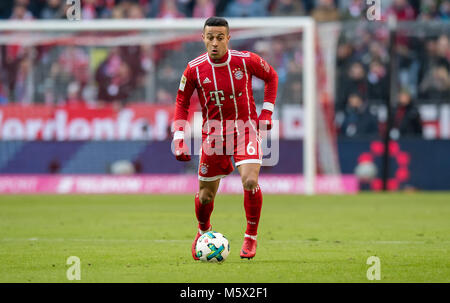 24. Februar 2018, Deutschland, München - Fußball, Bundesliga, FC Bayern München gegen Hertha BSC, Allianz Arena: Münchens Thiago Alcantara in Aktion. - Keine LEITUNG SERVICE - Foto: Thomas Klausen/dpa-Zentralbild/ZB Stockfoto