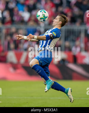 24. Februar 2018, Deutschland, München - Fußball, Bundesliga, FC Bayern München gegen Hertha BSC, Allianz Arena: Hertha ist Peter Pekarik in Aktion. - Keine LEITUNG SERVICE - Foto: Thomas Klausen/dpa-Zentralbild/ZB Stockfoto