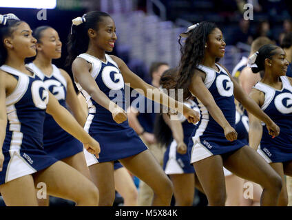 Washington, DC, USA. 26 Feb, 2018. 20180226 - Georgetown Cheerleadern während einer Zeit, in der zweiten Hälfte zwischen Georgetown und Marquette bei Capital eine Arena in Washington. Credit: Chuck Myers/ZUMA Draht/Alamy leben Nachrichten Stockfoto