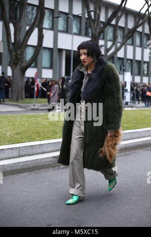 Mailand, Italien. 25 Feb, 2018. Ruhm Ornruja Boonyasit posiert die Emporio Armani show in Mailand auf der Modewoche - Mar 25, 2018 - Credit: Runway Manhattan/Valentina Ranieri *** Für die redaktionelle Nutzung nur*** | Verwendung weltweit/dpa/Alamy leben Nachrichten Stockfoto