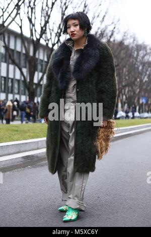 Mailand, Italien. 25 Feb, 2018. Ruhm Ornruja Boonyasit posiert die Emporio Armani show in Mailand auf der Modewoche - Mar 25, 2018 - Credit: Runway Manhattan/Valentina Ranieri *** Für die redaktionelle Nutzung nur*** | Verwendung weltweit/dpa/Alamy leben Nachrichten Stockfoto