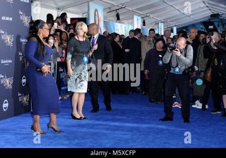 Los Angeles, USA. 26 Feb, 2018. Schauspielerin Oprah Winfrey besucht die Weltpremiere von Disney's "A Wrinkle In Time" am El Capitan Theatre am 26. Februar in Los Angeles, Kalifornien 2018. Foto von Barry King/Alamy leben Nachrichten Stockfoto