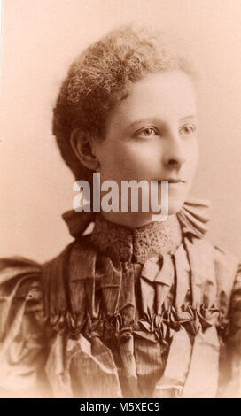 Ethel Margaret Jupp, geboren 1873, gestorben 1960. Professionelle studio Portrait, ca. 1895 Stockfoto