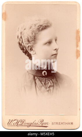 Ethel Margaret Jupp, geboren 1873, gestorben 1960. Professionelle studio Portrait von W H Douglas Pym, Streatham, ca. 1890 Stockfoto