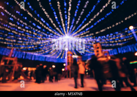 Stadt Laternen verzieren für das neue Jahr in blur Stockfoto