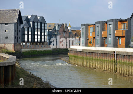 Riverside Eigenschaften auf den Fluss Ouse in Lewes, East Sussex. Stockfoto