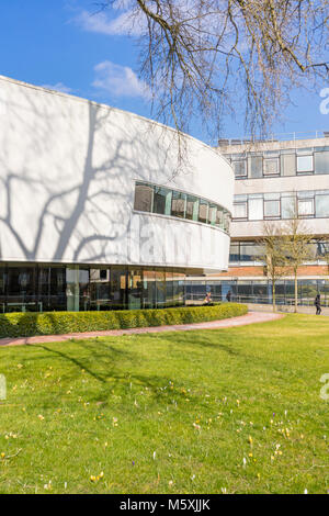 Rückseite der Hartley Gebäude der Bibliothek - eine moderne Erweiterung - auf Highfield Campus im Februar 2018 an der Universität Southampton, England, Großbritannien Stockfoto