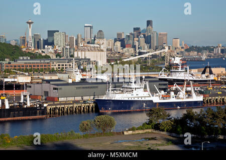 WA13727-00...WASHINGTON - Blick von der Magnolia Bridge auf die Seattle Waterfront. 2017 Stockfoto