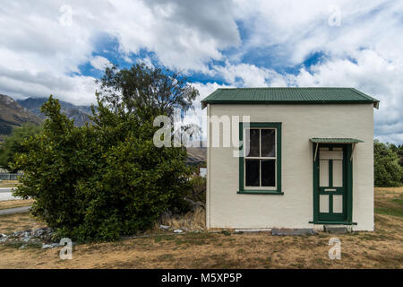 Winzige alte einsame einsamen Haus in ländlichen Neuseeland Stockfoto