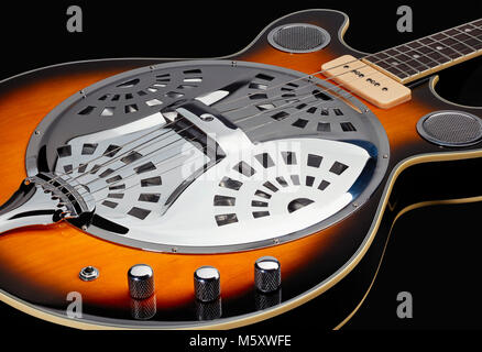 Eastwood Delta 4 Tenor Resonator Gitarre, Pick ups und Kontrollen Stockfoto