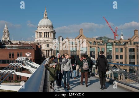 Millennium Bridge Stockfoto